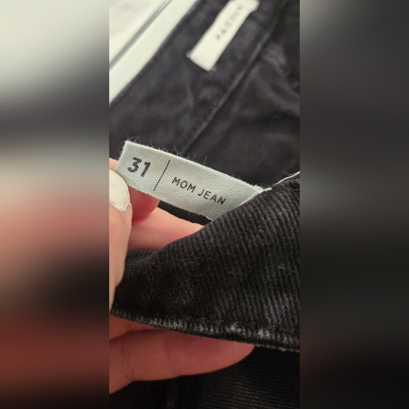 PacSun Mom Jean Distressed Raw Hem Women's size 31 Black Denim jeans - Picture 4 of 5